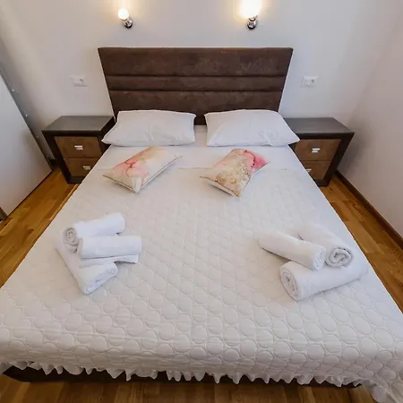 More * Kaštela